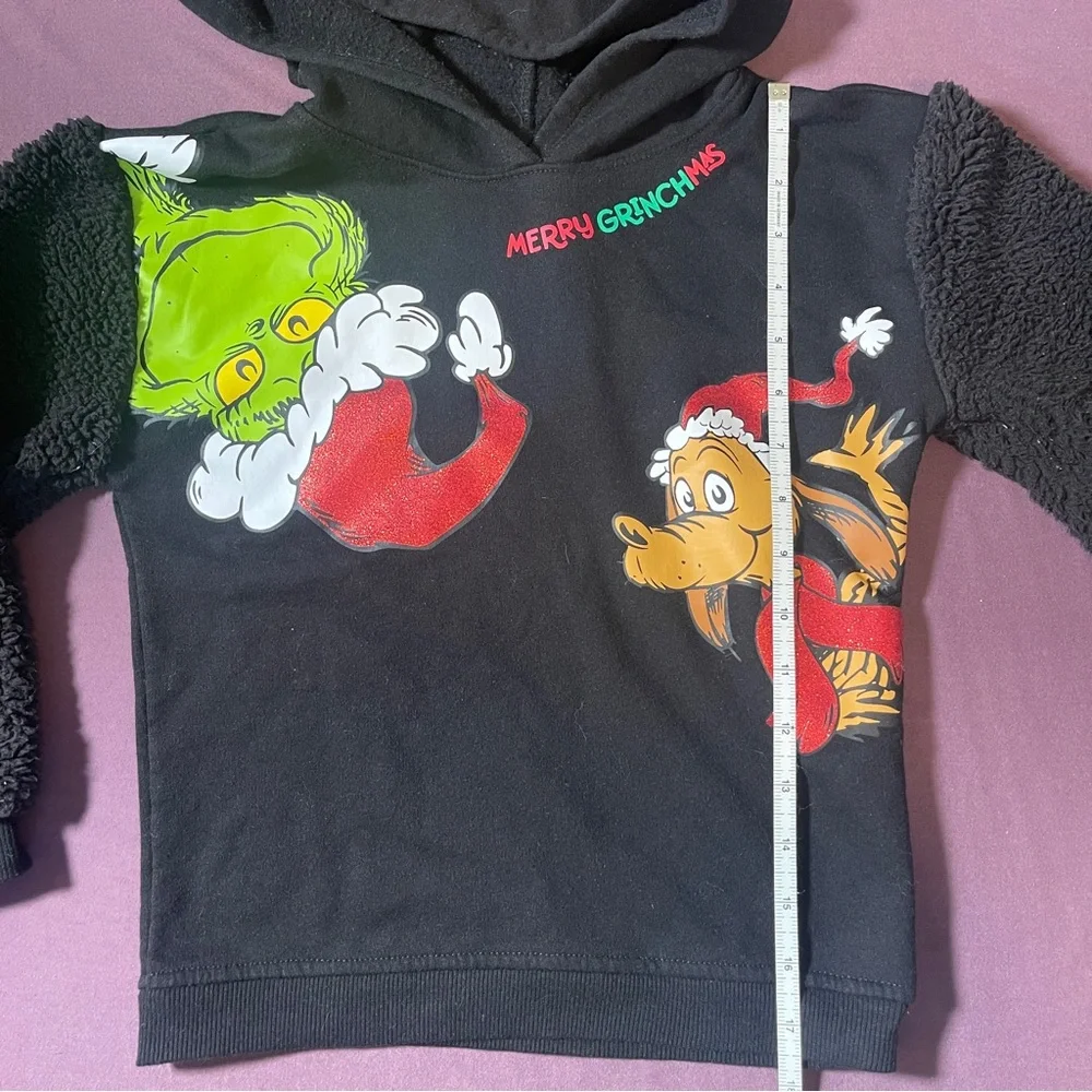 The Grinch And Max Merry Christmas - Kids Size 6/6X Hoodie Pompom Sweatshirt - Picture 3 of 5